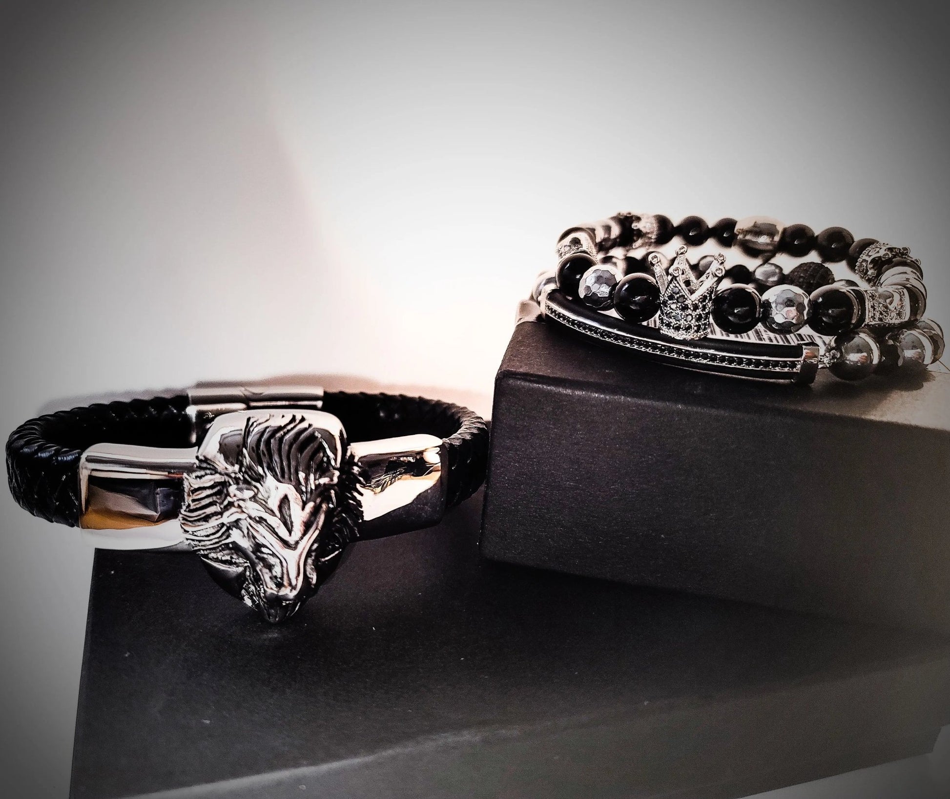 Lion's Gate Silver and Black Bracelet set L.Signature Collection