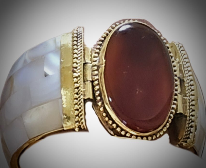 Natural Brown Agate Shell Bangles L.Signature Collection by L.Styles